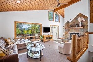 TV, peis og kontorer