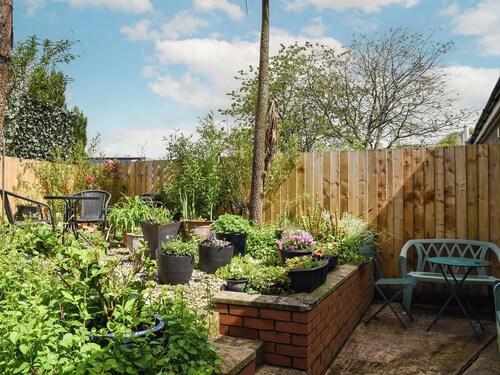 2 bedroom accommodation in Ystradgynlais