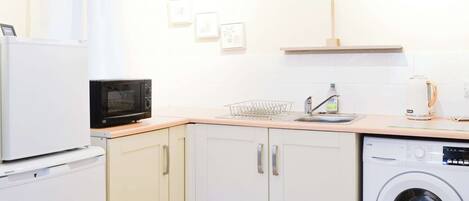 Dishwasher, cookware/dishes/utensils