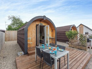 Outdoor dining - 1 bedroom accommodation in Ardgay (Ardgay)