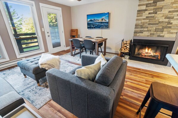 TV, fireplace