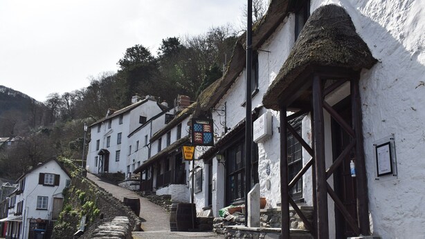 A traditional stone staircase leading to a white building with a thatched roof. - The Snug, Lynmouth - UK41696 (Lynmouth)