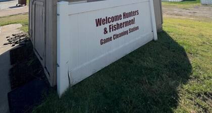 Room 101 - Standard Queen - Sleeps 2 - West Lake Grandvue Inn