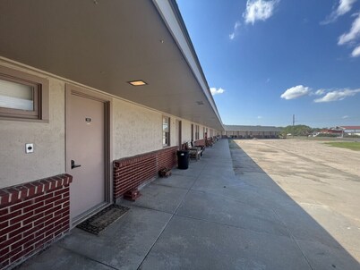 Room 103 - Double Full - Sleeps 4 - West Lake Grandvue Inn