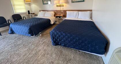 Room 113 - Double Full - Sleeps 4 - West Lake Grandvue Inn