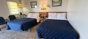 Room 113 - Double Full - Sleeps 4 - West Lake Grandvue Inn