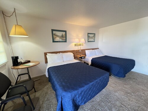 Room 114 - Double Full - Sleeps 4 - West Lake Grandvue Inn