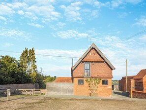 Exterior - The Hay Loft offers the ultimate home for relaxing in both luxury and privacy. (Llangollen)