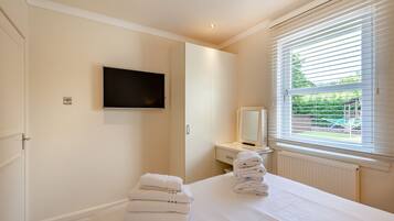 3 bedrooms, free WiFi, bed sheets