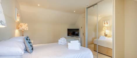 3 bedrooms, free WiFi, bed sheets