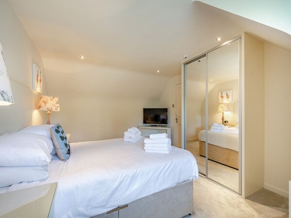 3 bedrooms, free WiFi, bed sheets