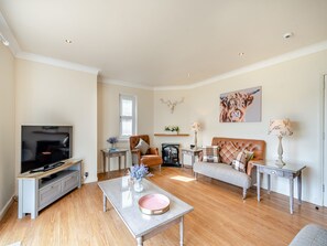 TV - Duck Bay Cottage 1 - UK43934 (Alexandria, near Loch Lomond)