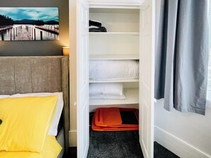 1 bedroom, free WiFi, bed sheets