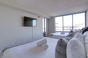 아파트, 발코니, 시내 전망 | 2 개의 침실, 고급 침구, 암막 커튼, 다리미/다리미판