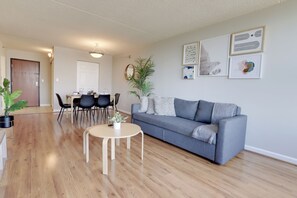 Appartement, balcon, vue ville | Coin séjour