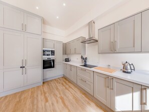 Dishwasher, cookware/dishes/utensils