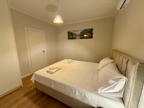 5 Schlafzimmer, individuell eingerichtet, Bügeleisen/Bügelbrett