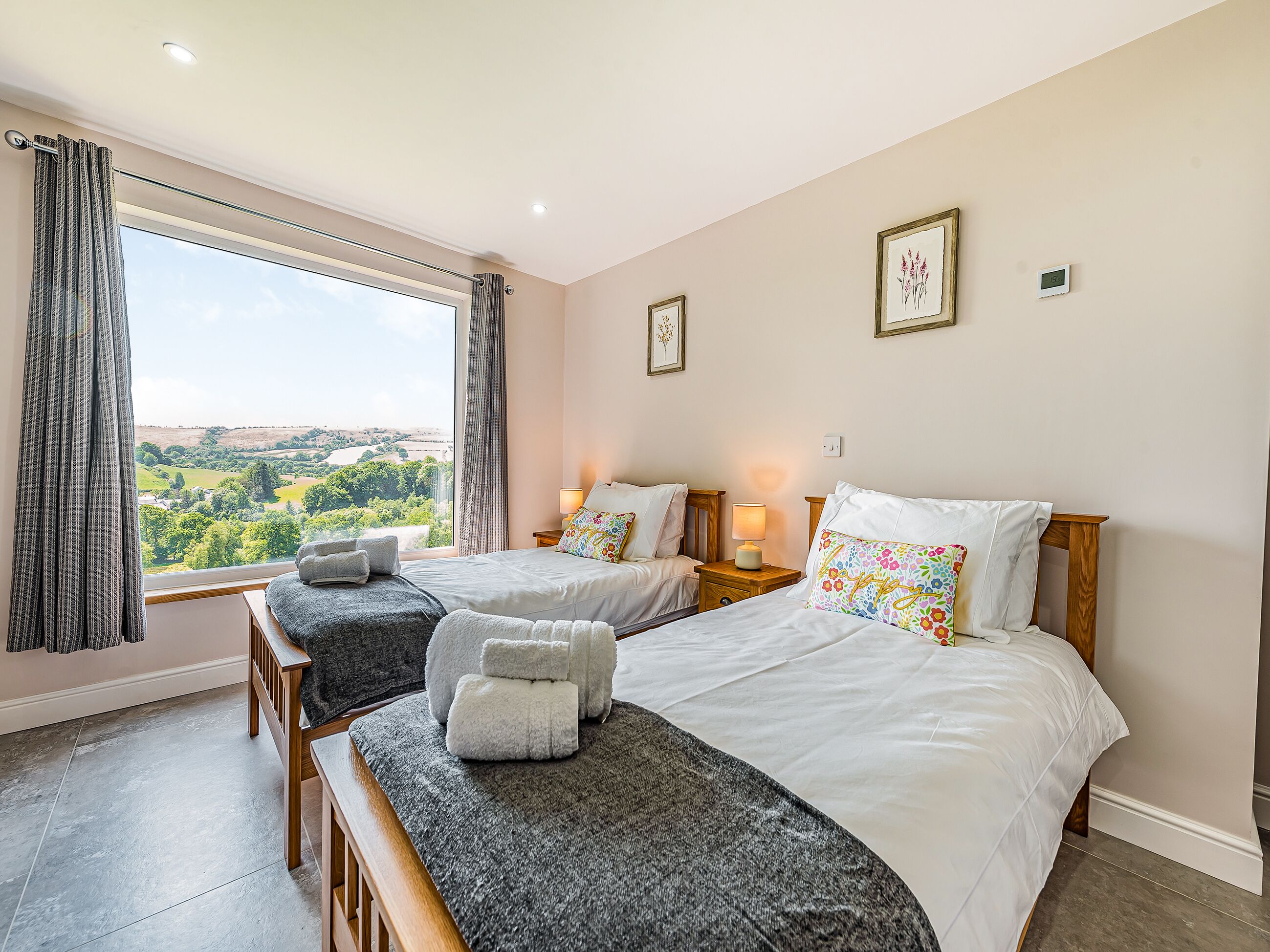 5 bedrooms, free WiFi, bed sheets, wheelchair access