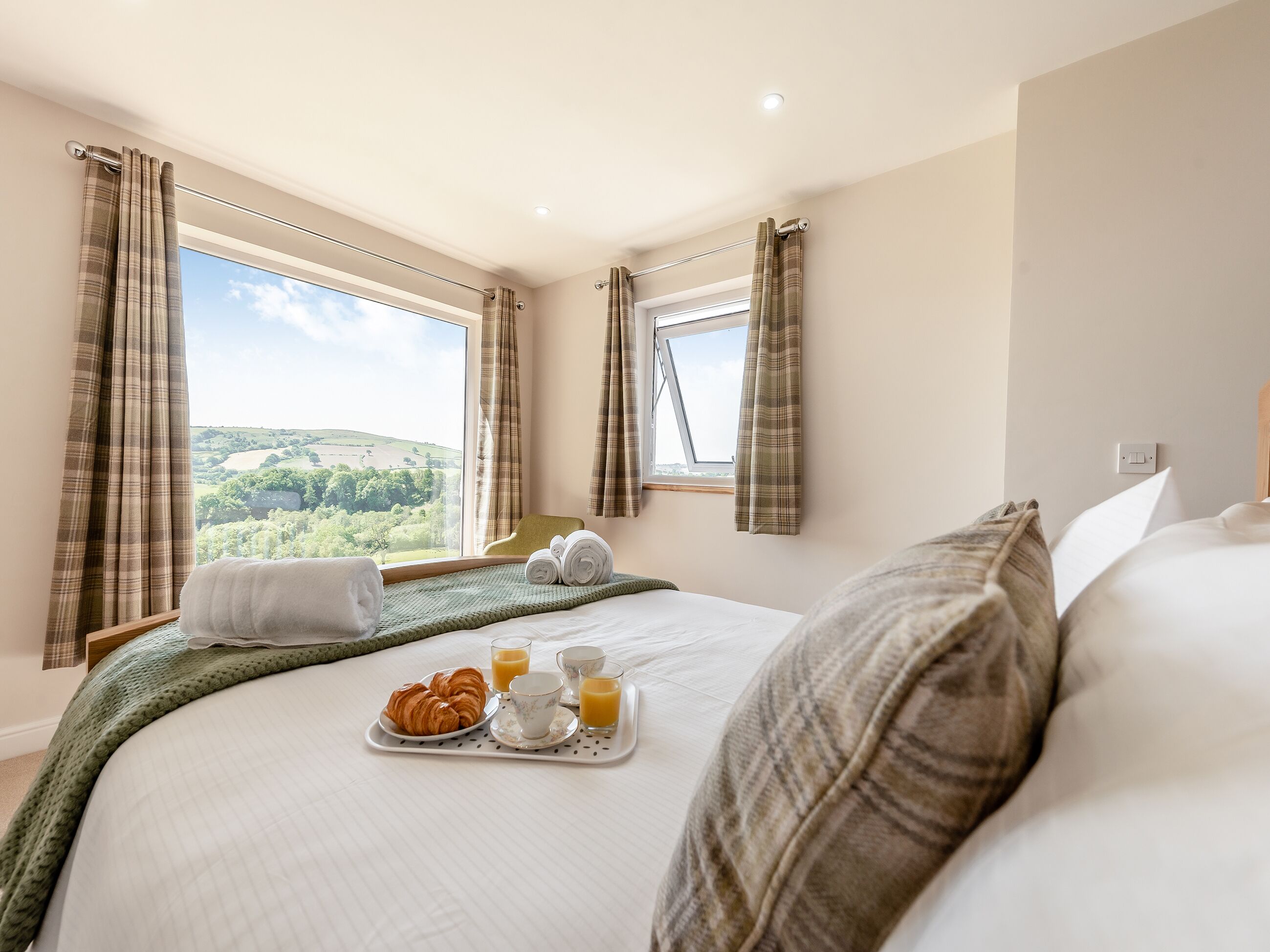 5 bedrooms, free WiFi, bed sheets, wheelchair access