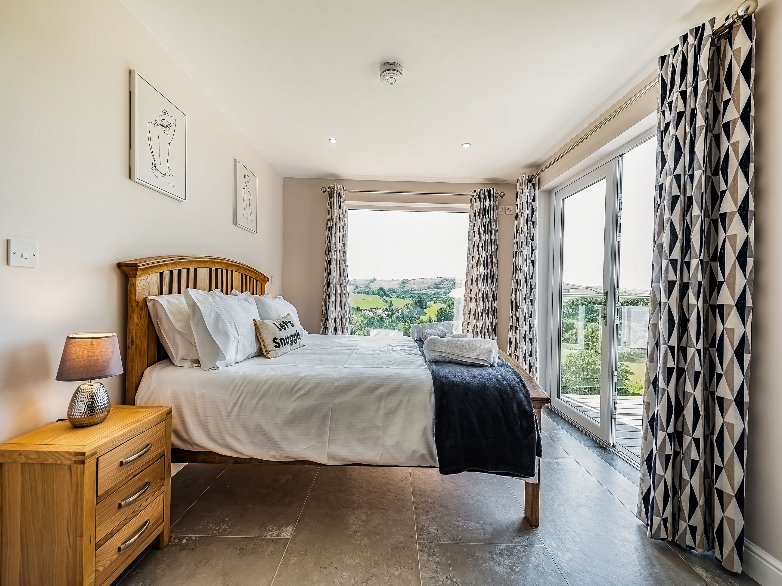 5 bedrooms, free WiFi, bed sheets, wheelchair access