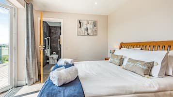 5 bedrooms, free WiFi, bed sheets, wheelchair access