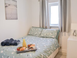 2 bedrooms, free WiFi, bed sheets - 2 bedroom accommodation in Blyth (Blyth)