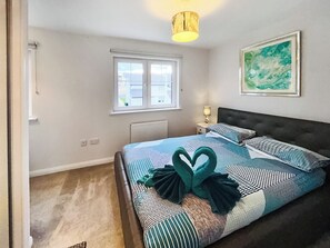 3 bedrooms, free WiFi, bed sheets - 3 bedroom accommodation in Inverness (Inverness)