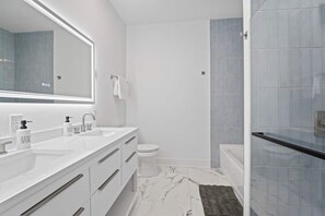 Hair dryer - Hot Tub | 9 beds | Pet Friendly (Indianapolis)