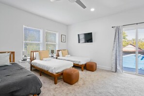 4 bedrooms, desk, iron/ironing board, WiFi