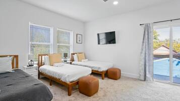 4 bedrooms, desk, iron/ironing board, WiFi