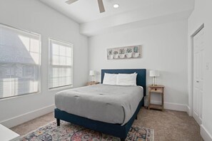 4 Schlafzimmer, Schreibtisch, Bügeleisen/Bügelbrett, WLAN