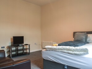 1 quarto, Wi-Fi de cortesia, roupa de cama