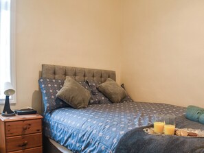 1 quarto, Wi-Fi de cortesia, roupa de cama
