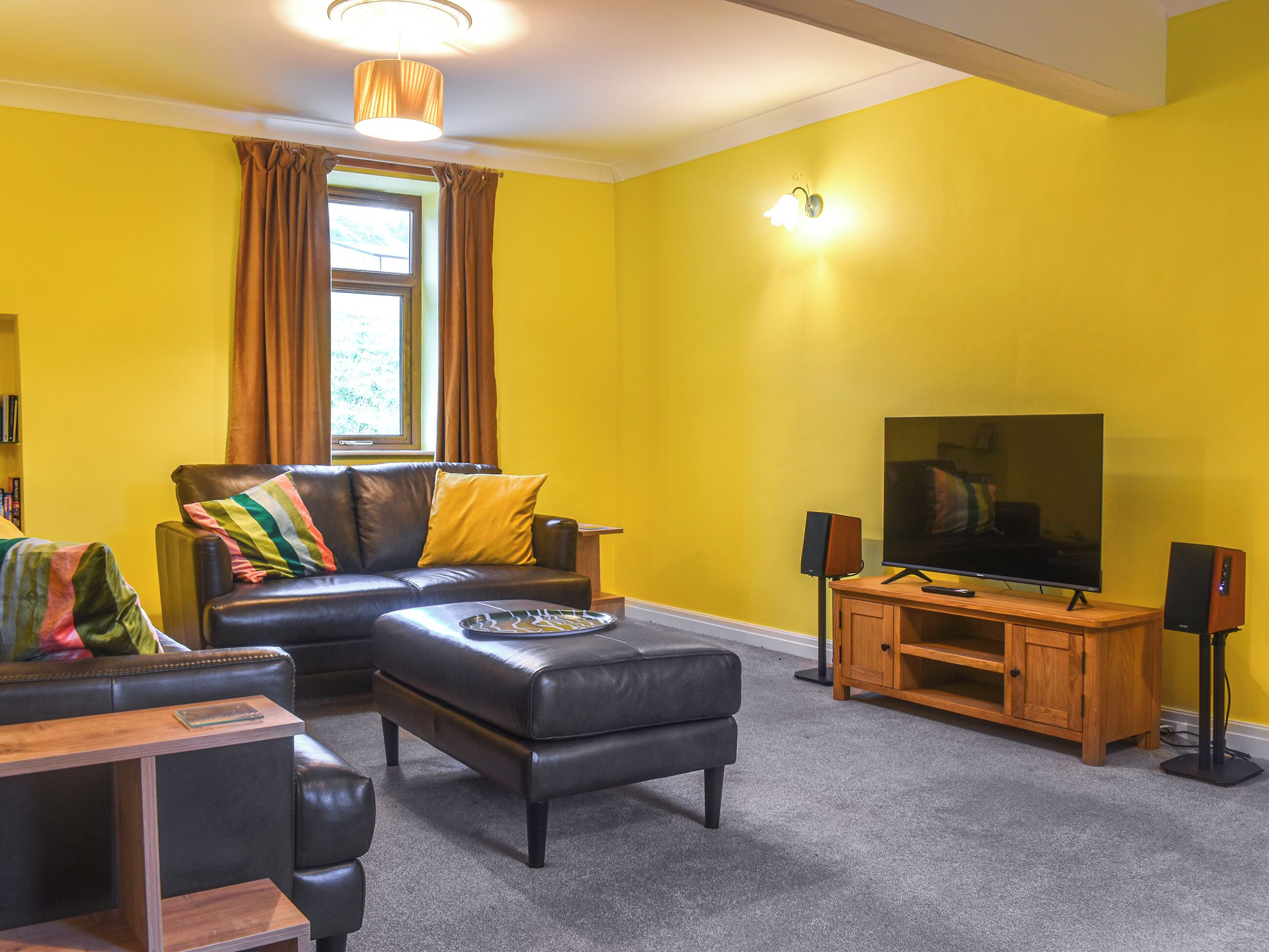 4 Bedroom Accommodation In Hainworth, Near Keighley - Ilkley