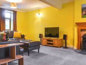TV - 4 bedroom accommodation in Hainworth, near Keighley (Hainworth, near Keighley)
