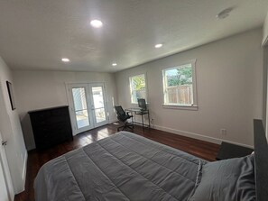 3 bedrooms, desk, iron/ironing board, WiFi