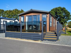 Exterior - 2 bedroom accommodation in Carnaby, near Bridlington (Carnaby, near Bridlington)