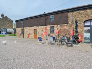 Outdoor dining - Tiberius Claudius Augustus Suite - UK43559 (Bowness-on-Solway)