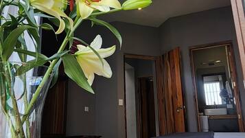 Deluxe Room, City View | Egyptian cotton sheets, premium bedding, down duvets