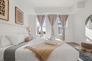 2 soveværelser, skrivebord, strygejern/strygebræt, weekendseng