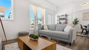 Televisor intel·ligent, llibres i oficines