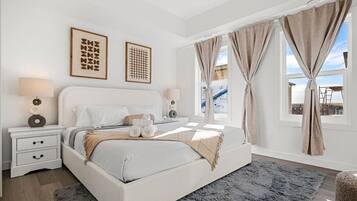 2 bedrooms, desk, iron/ironing board, travel cot