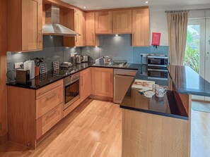 Dishwasher, cookware/dishes/utensils