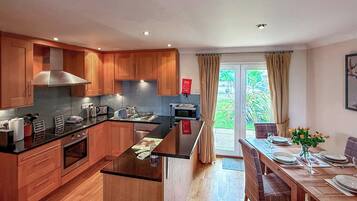 Dishwasher, cookware/dishes/utensils