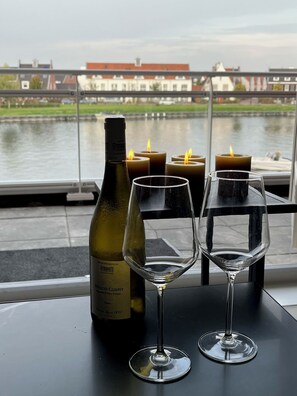 Dining - Copenhagen Residence | Holiday home with Scandinavian flair | View of the water. (Harderwijk)