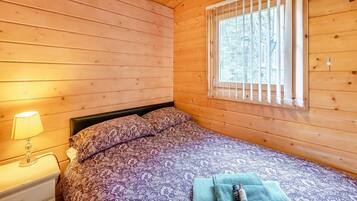 1 bedroom, bed sheets