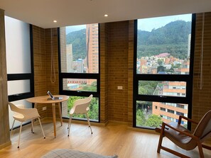 Business Apartment, 1 Queen Bed, Kitchen | Living area