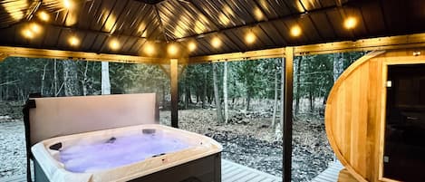 Outdoor spa tub