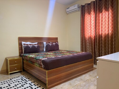 Apartment Sleeps 6 With Free Parking