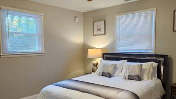 5 bedrooms, desk, free WiFi, bed sheets